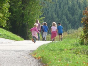 familia paseando