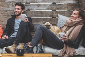 amigos tomando café